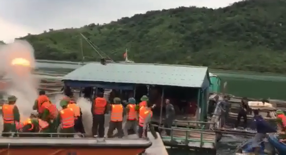 Nem bom xang doan cuong che o Quang Ninh: An nao cho 6 “dau so“?