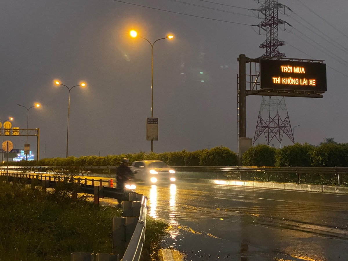 Cao toc Long Thanh “Troi mua thi khong lai xe”: VEC E choi la... muon tac duong?-Hinh-2