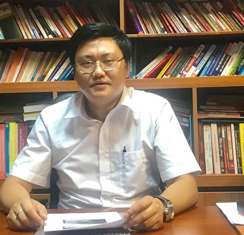 Vu chay xe Mercedes: Nu tai xe, giay cao got... nha giam rong cua don-Hinh-2