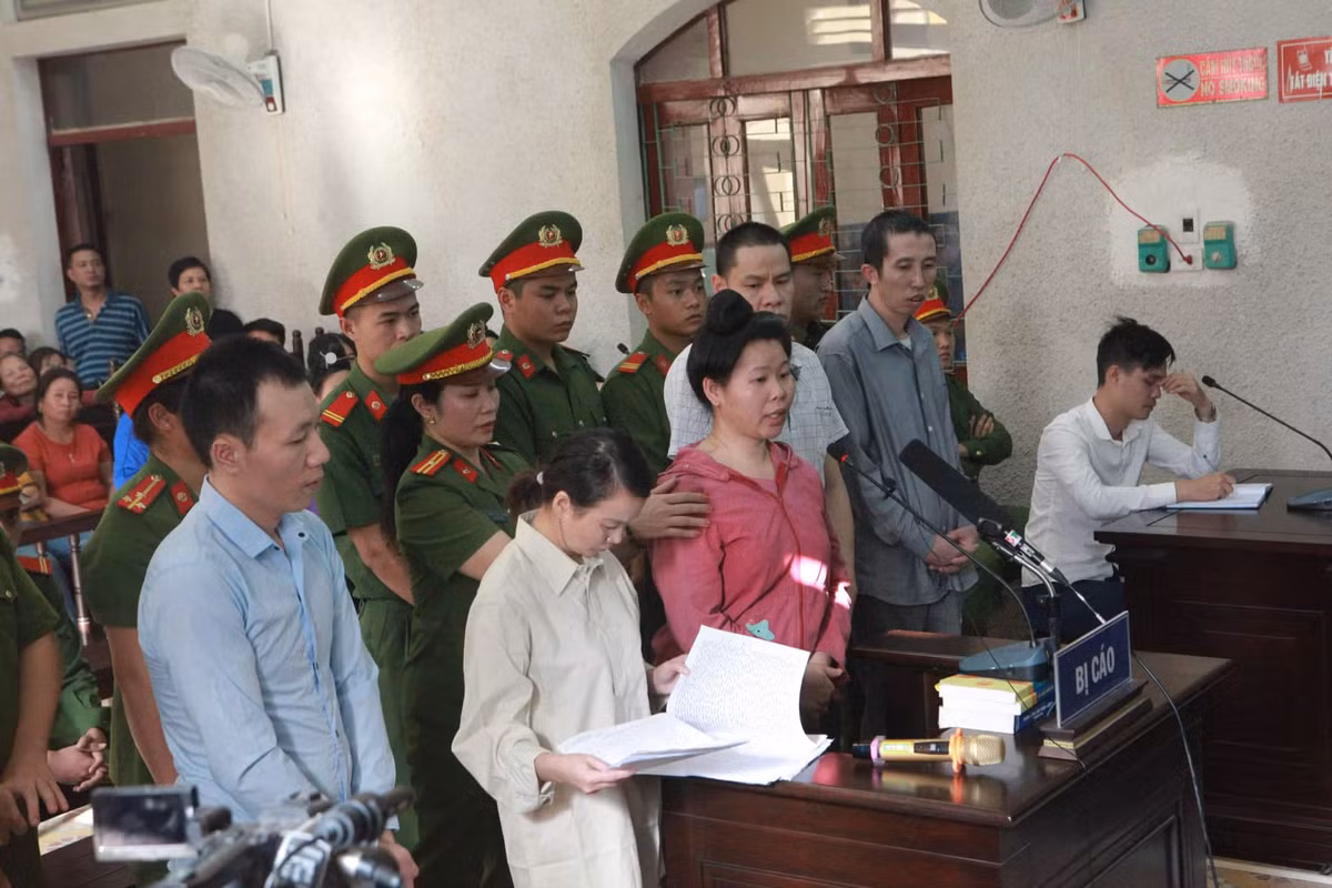 Dù Trần Thị Hiền chối tội nhưng các bị cáo khác đã thừa nhận hành vi phạm tội. Viện kiểm sát thấy hoàn toàn có đủ căn cứ xác định 5 bị cáo đã mua bán trái phép chất ma túy. Riêng Vì Văn Toán còn phạm thêm tội Chứa chấp sử dụng trái phép chất ma túy. Hành vi các bị cáo nguy hiểm cho xã hội, các bị cáo đều có đủ nhận thức pháp luật nhưng vẫn thực hiện hành vi phạm pháp. Mục đích Hiền và đồng phạm mua bán hàng cấm để kiếm lời. 