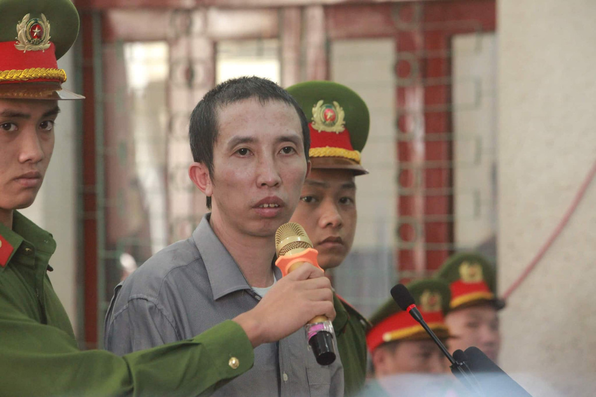 Trong vụ án này, Thu là người tìm mua 2 bánh heroin về bán cho Công. Còn Hiền là người đặt vấn đề và trực tiếp giao dịch 2 bánh heroin với Công. Do đó, Viện kiểm sát cáo buộc Thu, Công và Hiền là người thực hiện hành vi phạm tội. Toán là người trông giữ số hàng cấm này cho vợ. Còn Hùng đã cùng Công nhưng không trực tiếp giao dịch ma túy nên Toán và Hùng là người giúp sức tích cực. Do vậy, Viện kiểm sát đề nghị mức án trên với các bị cáo. 