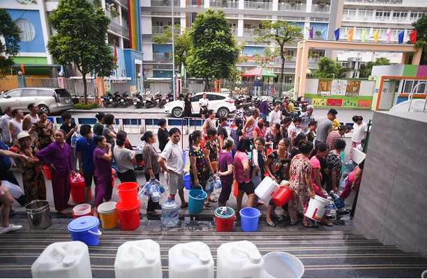 Vu nuoc sach song Da: Cu dan Imperia Garden doi boi thuong 420 trieu, it hay nhieu?