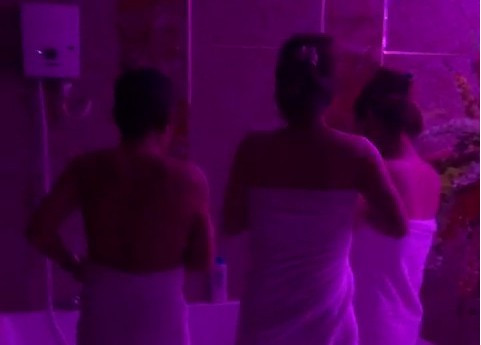 Tối ngày 10/9, Đoàn liên ngành Văn hóa xã hội TPHCM (Đoàn 2) kết hợp với Đội phòng chống tệ nạn mại dâm và buôn bán người (Đội 6) Phòng cảnh sát Hình sự Công an TP.HCM và Công an quận 2 bất ngờ kiểm tra cơ sở massage Monaco (đường 19, P.Bình An, Q2), quả tang tại hai phòng có các tiếp viên nữ khỏa thân đang kích dục cho khách. Điều đáng nói là tại mỗi phòng chỉ có một nam nhưng có đến hai nữ phục vụ giúp thư giãn hoặc tắm tiên.