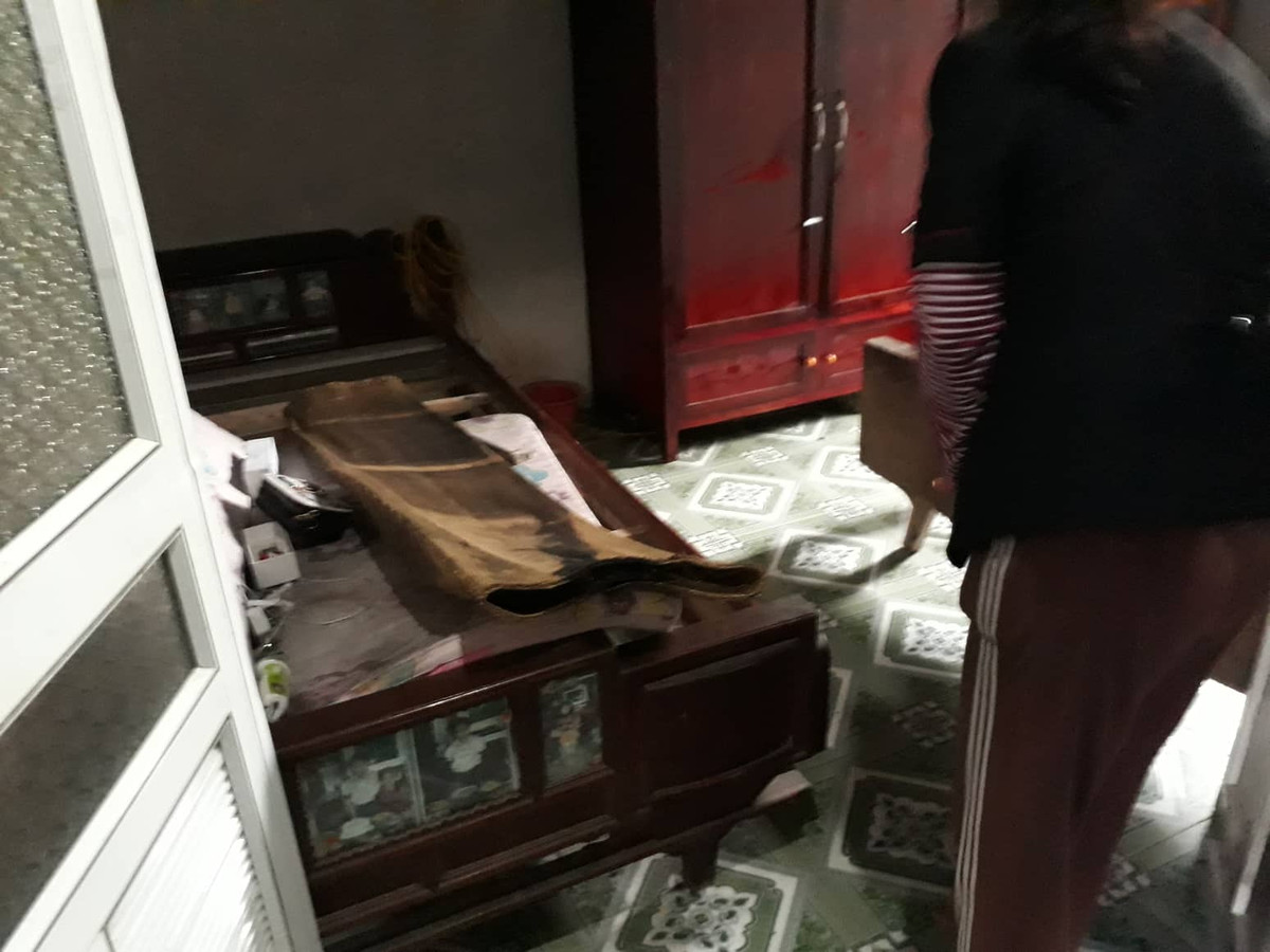 Chong giet vo roi phu chan dot: Gay an xong ngoi doi bao tin