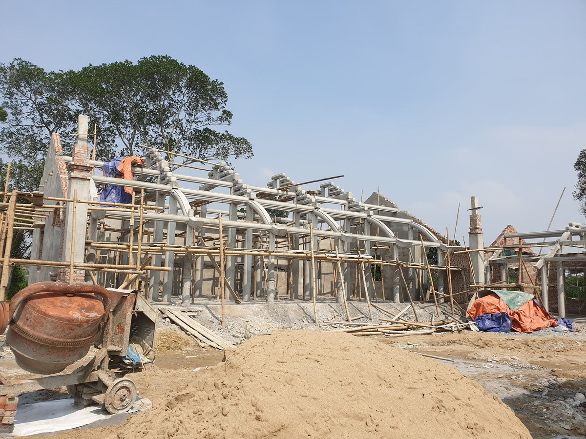 Chua Linh Sam xe dat den Huu xay trai phep o Nghe An: Ai tai tro von xay?