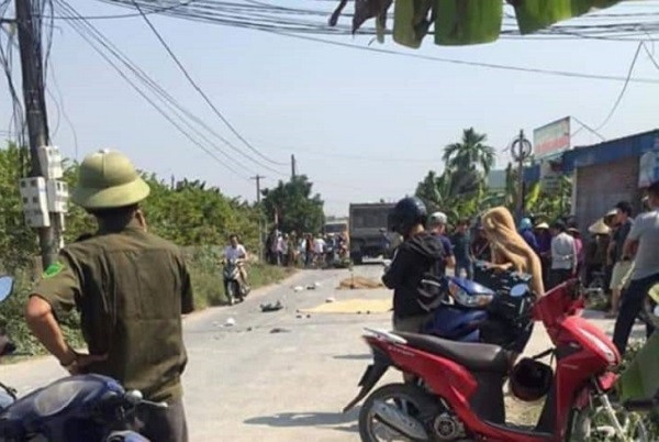 Hai Phong: Di an cuoi ve hai thanh nien chet tham khi va cham voi xe tai