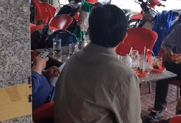 Nu hieu truong phat tan anh “nong” cua thay hieu pho o Can Tho: Bi xu ly the nao?