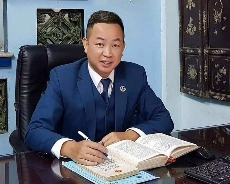 Chay xe Mercedes: Nguyen nhan do...giay cao got hay chua du ky nang lai xe?-Hinh-3