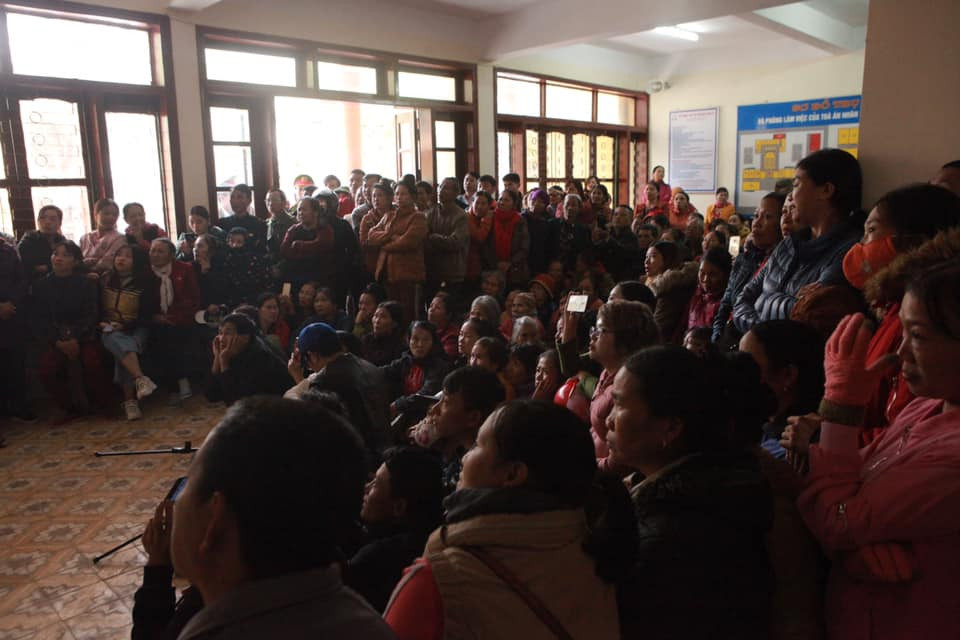 Cuối tháng 5/2017, Công rủ Lường Văn Hùng đến nhà Thu lấy ma túy đi giao cho Hiền. Khi đến nơi, Công và Hùng mua một gói ma túy của chủ nhà để sử dụng trước. Sau đó, họ lấy 2 bánh heroin giao cho Hiền. Hôm đó, bà Hiền đưa trước cho Công 290 triệu đồng, còn nợ 30 triệu, hứa trả sau. Ngoài phi vụ trên, Công khai khoảng tháng 1-2 anh ta nhiều lần mua ma túy của người nghiện ở địa phương để bán lại cho Phạm Văn Nhiệm.