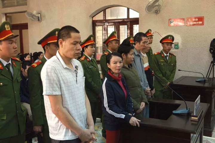 Mở rộng điều tra, tháng 5/2017, Hiền gặp Bùi Văn Công để hỏi mua 4 bánh heroin. Công ra giá 160 triệu đồng/bánh và Hiền đồng ý. Sau đó, Công đến tìm Vì Thị Thu để đặt hàng với giá 600 triệu cho 4 bánh heroin. Thu đến biên giới Việt - Lào nhưng chỉ mua được 2 bánh ma túy rồi mang về cất giấu ở giường ngủ, dặn chồng trông giữ. 