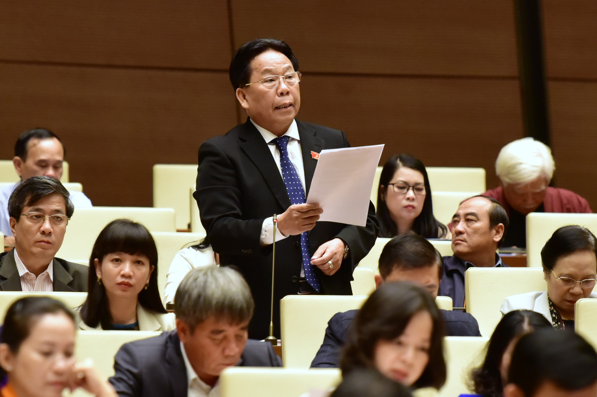 Dai bieu Nghiem Vu Khai: De nghi som trien khai hai du thao Luat