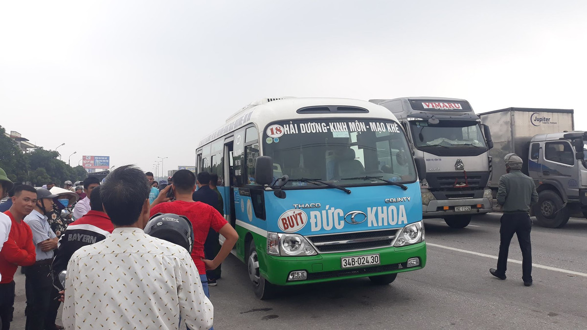 Được biết xe buýt trên là một trong những phương tiện đăng lý chạy chuyên tuyến từ bến xe Phía tây ( TP Hải Dương) đên Mạo Khê- Đại học mỏ ( Quảng Ninh).