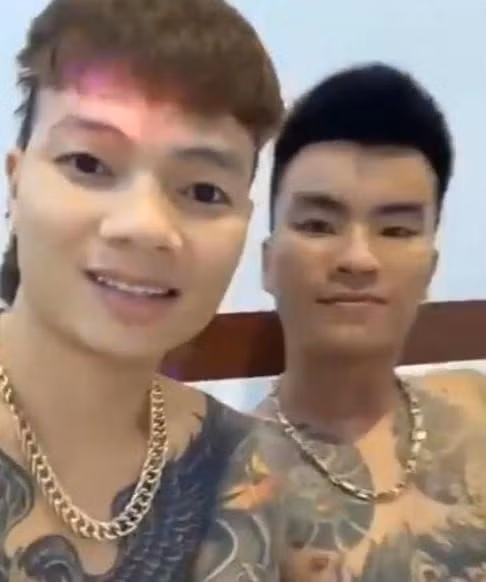 Cơ quan CSĐT xác định Nguyễn Sỹ Cầu (có 3 tiền án) cầm đầu nhóm đối tượng thường xuyên đe dọa, ép buộc tài xế taxi khi đưa khách vào thăm quan khu nghỉ FLC và những người thu mua hải sản tại bến thuyền thuộc phường Quảng Châu, TP Sầm Sơn. Với tội Cưỡng đoạt tài sản theo Điều 170 Bộ luật hình sự 2015, “Long 9 ngón” có thể phải đối mặt với mức án thấp nhất từ 1 đến 5 năm tù. Tội danh này có mức án cao nhất lên đến 15 năm tù.