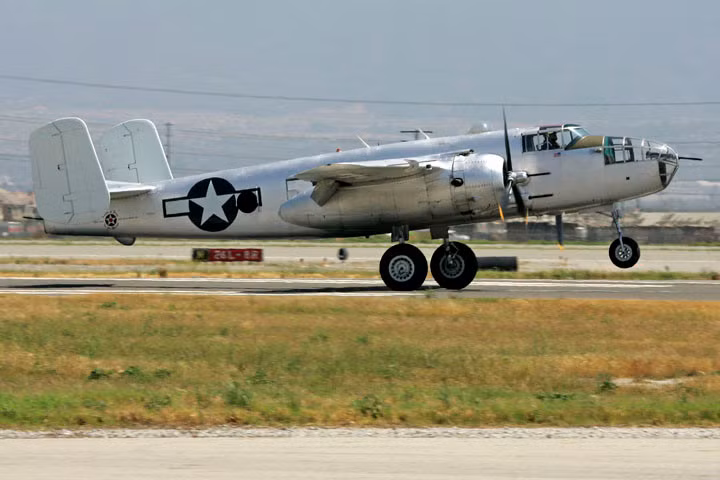 Máy bay nặng gần 15 tấn và có tốc độ tối đa là 515km/h.