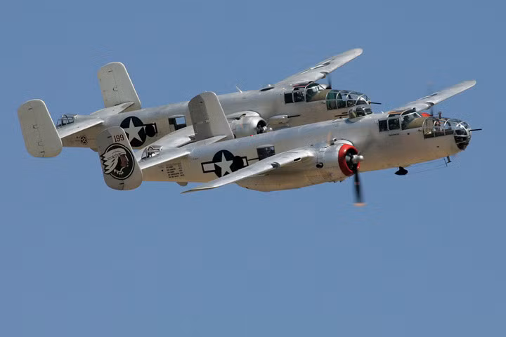 Chiến đấu cơ này có tầm bay hơn 2.400km, có thể leo lên độ cao 7,62km.