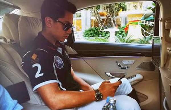 Hoàng tử Abdul Mateen sinh năm 1991, là con trai thứ 9 của Hoàng tộc Brunei.