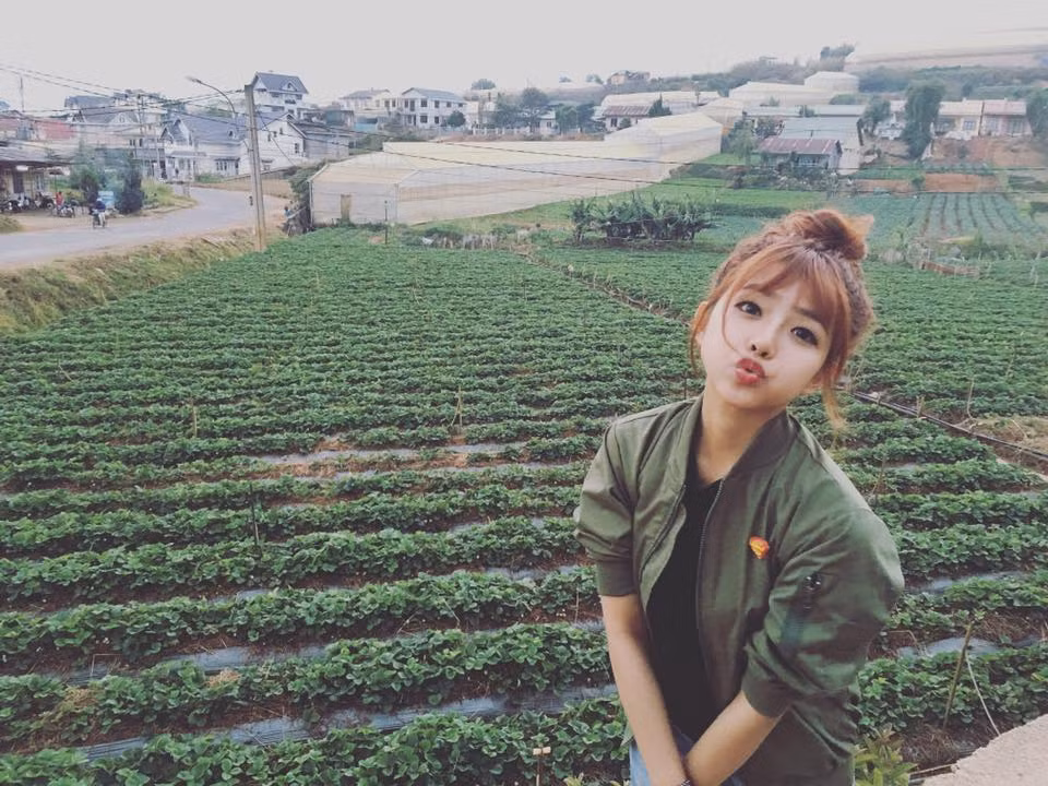 Tài năng, cùng sắc đẹp đã giúp Khánh Vy thành công trên con đường sự nghiệp và chiếm được trái tim của chàng ca sĩ đẹp trai Phan Mạnh Quỳnh.