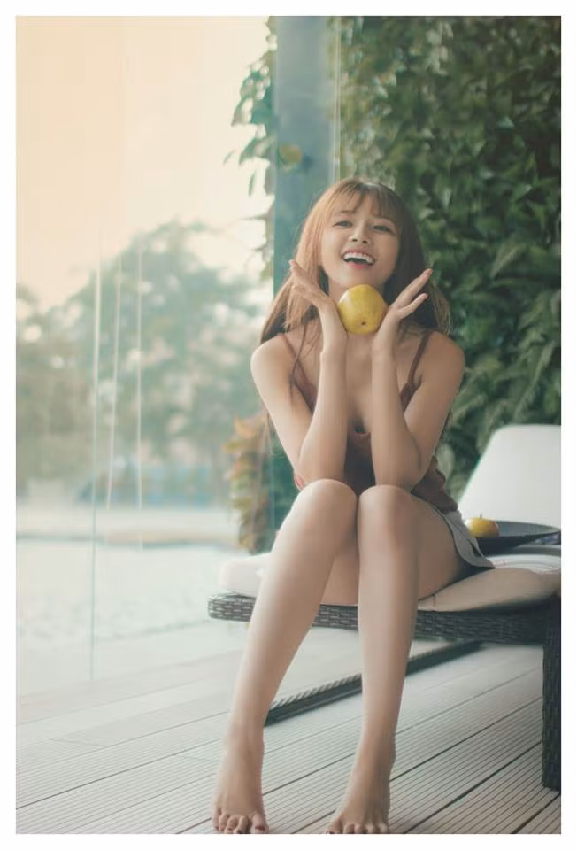 Được nhiều người quan tâm, gọi là hot girl, Khánh Vy cũng tỏ ra khá thích thú. Sau khi cô chủ hàng bánh mì xúc xích nghỉ bán, Khánh Vy cũng dừng công việc phụ giúp của mình... và đến nay đã trở thành một người mẫu, diễn viên tự do, có phong thái chuyên nghiệp mặc dù chưa qua một trường lớp đào tạo nào.