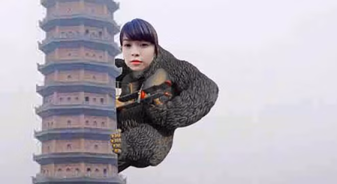 Tuy nhiên, chỉ sau vài giờ chỉnh sửa, từ một cô gái đáng yêu, xinh xắn Phương Thúy bỗng trở thành tinh tinh, leo trèo vắt vẻo trên tháp.