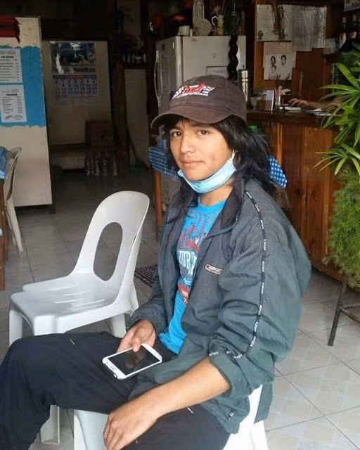 Những bức ảnh cận mặt ngoài đời của Jeyrick Sigmaton tuy không lung linh như khi chụp ngang nhưng cũng khiến nhiều người ấn tượng từ vẻ đẹp phong trần, rắn rỏi đến tính cách thật thà đậm chất nông dân.