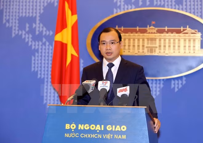 Viet Nam dac biet lo ngai tinh trang quan su hoa Bien Dong