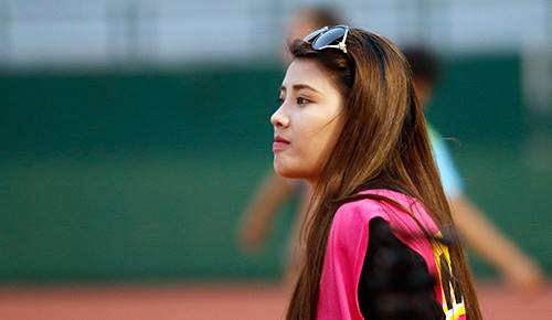 Riêng với Công Vinh, Tang Yi Rong dành cho anh sự mến mộ, yêu thích lối chơi và hiệu quả của anh trên sân bóng, tạo ảnh hưởng đến toàn đội.