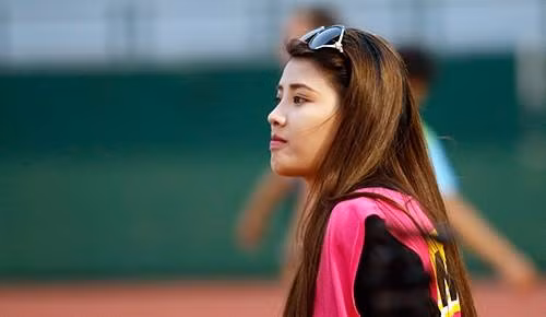 Riêng với Công Vinh, Tang Yi Rong dành cho anh sự mến mộ, yêu thích lối chơi và hiệu quả của anh trên sân bóng, tạo ảnh hưởng đến toàn đội.