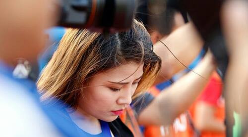 Với những ấn tượng để lại trên sân và những chia sẻ sau trận đấu, nữ phóng viên hot girl Tang Yi Rong hiện đang được rất nhiều khán giả Việt truy lùng, tìm kiếm thông tin cá nhân.