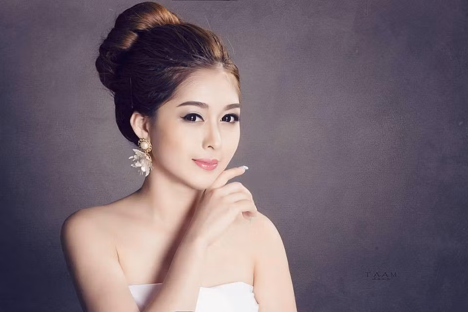 Thanh Hiền kết hôn lần đầu vào năm 2012 và làm mẹ ở tuổi 20, khi đó cô vẫn là sinh viên năm cuối. Tuy nhiên do một vài biến động, thay đổi hiện tại Thanh Hiền đã bắt đầu một cuộc sống mới.