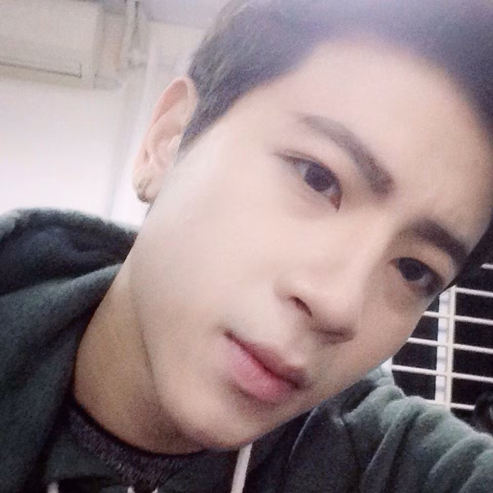 Phí Ngọc Hưng sinh năm 1996 ở Hạ Long- Quảng Ninh. Đam mê nghệ thuật và yêu thích nghề diễn viên, Hưng đã lựa chọn trường ĐH Sân Khấu Điện Ảnh là nơi phát triển tài năng của bản thân. Tên tuổi của Hưng được nhiều bạn trẻ biết đến qua các bộ phim truyền hình, phim ngắn, sitcom, hài...