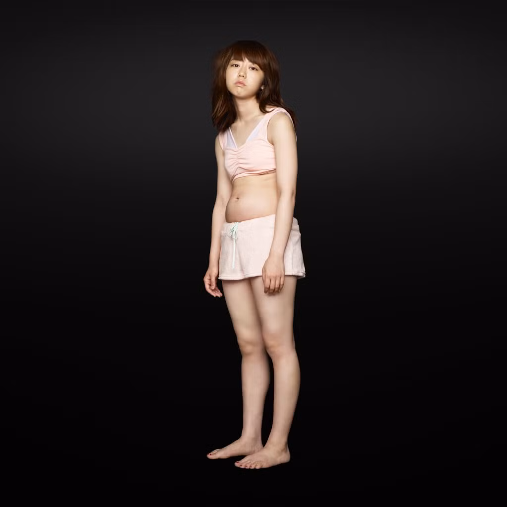 Từng biết đến với thân hình mũm mĩm, thiếu săn chắc ,Minami Minegishi luôn thấy tự ti về ngoại hình của mình khi mặc các trang phục biểu diễn. Tuy nhiên, thời gian gần đây cơ thể của cô ca sĩ xinh đẹp bỗng nhiên "cơ bắp" khác thường khiến không ít người đặt dấu hỏi lớn.