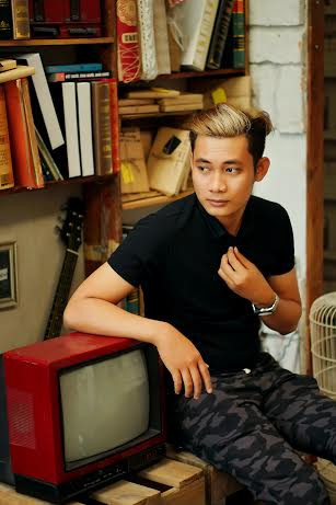 Sự thành công của bộ phim "Xin lỗi anh chỉ là thằng bán bánh giò" đã làm thay đổi hoàn toàn cuộc đời của chàng đạo diễn nghèo ngày đó. Dù số tiền nhận được sau khi bộ phim công chiếu không lớn nhưng đủ để Chinh thực hiện ước mơ niềng răng được ấp ủ từ rất lâu.