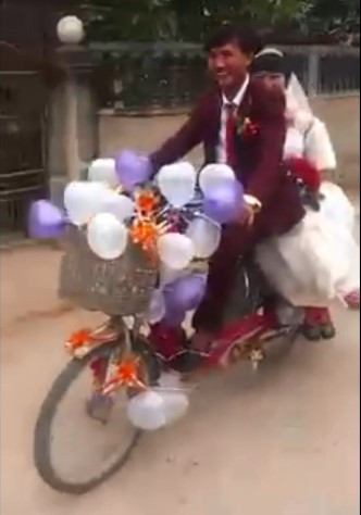 Man ruoc dau bang xe dap dien o xu Nghe