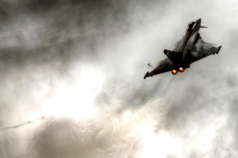 Rõ ràng, Meteor đã mang lại cho Typhoon lợi thế cực lớn khi giao chiến ngoài tầm nhìn trước Su-35, loại tên lửa này ưu việt đến mức Mỹ đang xem xét để trang bị nó như là vũ khí chính của F-22 và F-35. Với những thế mạnh từ gói nâng cấp và Meteor mạng lại, giới quân sự Đức tin rằng máy bay Typhoon hoàn toàn có thể đánh bại được Su-35 một khi xảy ra đối đầu trên không.