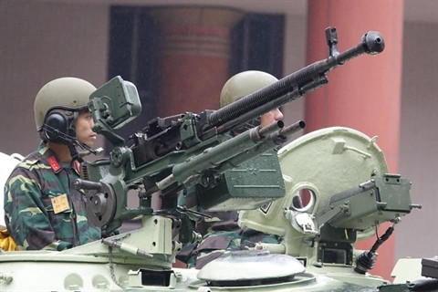 Kip lai xe tang T-54M Viet Nam duoc trang bi mu chong dan chuan NATO-Hinh-2