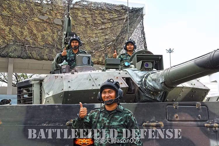 Đáng chú ý hơn, trong hợp đồng cung cấp xe tăng VT4 còn có thêm điều khoản bổ sung là Thái Lan sẽ đặt mua tiếp những lô hàng VT4 tiếp theo, có thể kèm theo cả thiết giáp VN1 nếu thấy chất lượng đáp ứng yêu cầu. Ảnh: waonews.com.