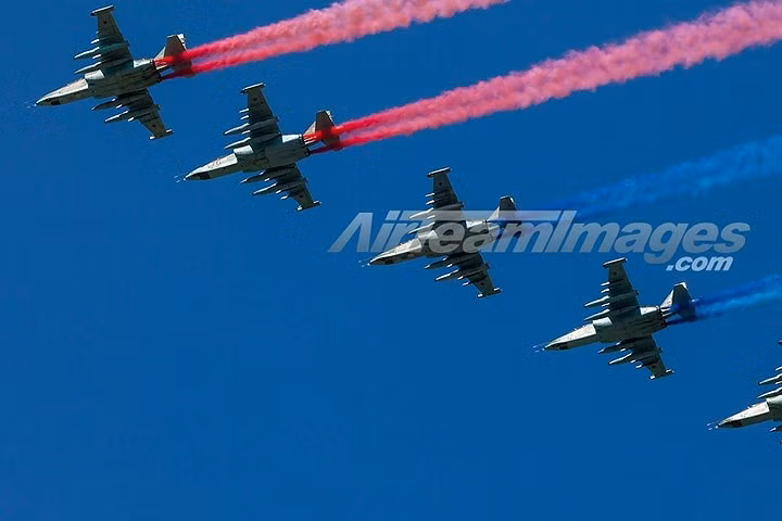 Su-25 được trang bị 2 động cơ turbojet, có tốc độ bay tối đa là 950km/h.