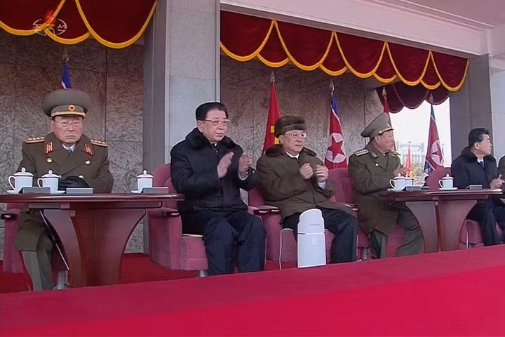 Các quan chức đương nhiệm và đã nghỉ hưu của Triều Tiên.