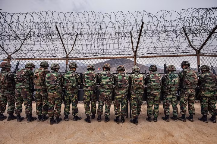 Park Jong-woo tiếp tục chụp những bức ảnh DMZ trong 8 năm tiếp theo trước khi xuất bản một ấn phẩm liên quan vào tháng 11/2017.