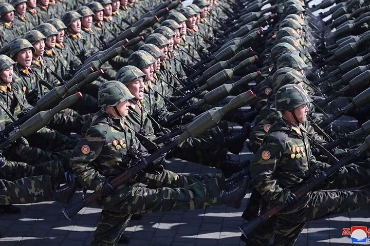 Súng chống tăng. Triều Tiên chủ động không tuyên truyền nhiều về cuộc diễu binh này, có lẽ để tạo không khí hòa dịu giữa 2 miền Triều Tiên trước Thế vận hội mùa Đông.