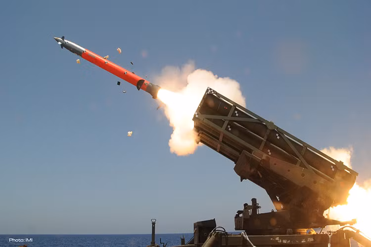 EXTRA là một trong những hệ thống pháo phản lực phóng loạt (MLRS) tiên tiến do tập đoàn công nghiệp quốc phòng Israel (IMI) chế tạo cho lực lượng phòng vệ nước này và cũng dành cho xuất khẩu. Hiện tại ngoài Israel thì Azerbaijan và Việt Nam cũng sở hữu các hệ thống MLRS này. Nguồn ảnh: Asian Military.