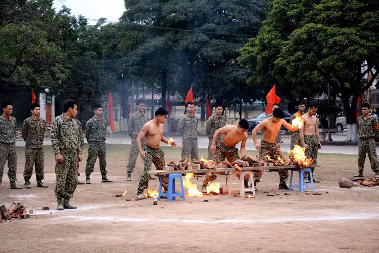 Rèn luyện ở nội dung công phá.
