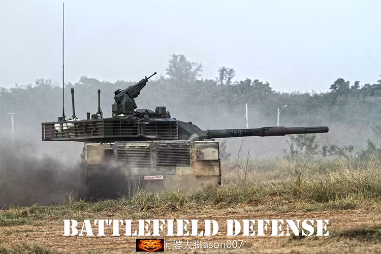 Lục quân Hoàng gia Thái Lan đã công bố kế hoạch mua thêm 100 chiếc VT4 của Trung Quốc tiếp theo, đưa số lượng chiến xa loại này của họ lên 148 chiếc, đồng thời sẽ xây dựng nhà máy bảo trì tại chính Thái Lan. Ảnh: Sina.