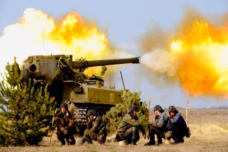 Đáng chú ý, số lượng pháo tự hành hiện đại nhất khi đó của Quân đội Liên Xô là 2S19 Msta ước tính chỉ có khoảng 20 khẩu. Con số này dưới thời Quân đội Nga tăng lên 500 khẩu gồm nhiều phiên bản mới hiện đại hơn. Nguồn ảnh: lemur59.