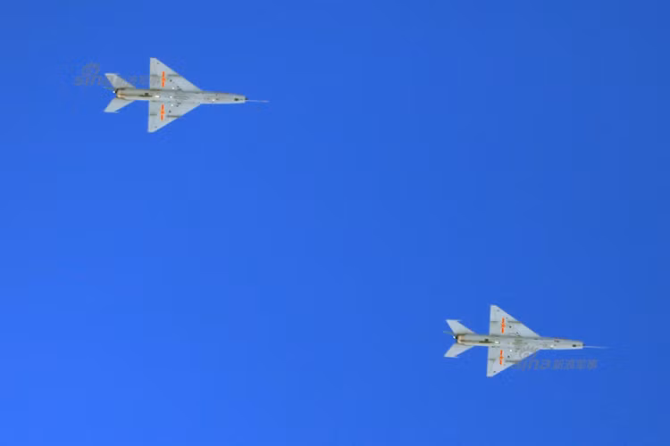 Nếu chủ được chiếc máy bay này, học viên phi công sẽ không gặp nhiều khó khăn khi điều khiển các dòng chiến đấu cơ tối tân như J-10 hay J-11, J-16. Nguồn ảnh: Sina.