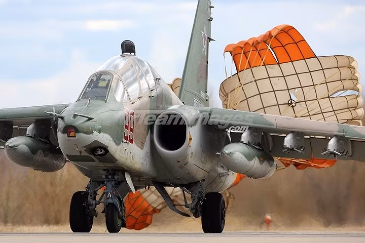 Hệ thống dù hãm khi hạ cánh.