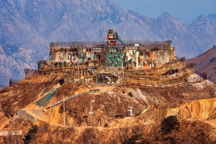 Cựu Tổng thống Mỹ Bill Clinton từng mô tả khu phi quân sự liên Triều là “địa điểm đáng sợ nhất trên trái đất”.