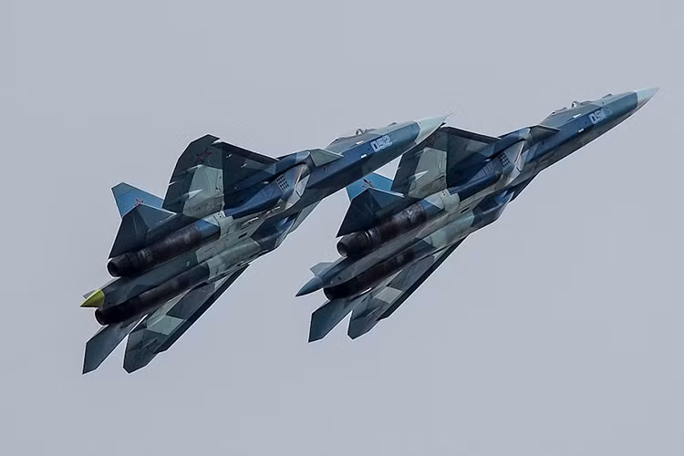 Mặc dù vậy, đây cũng được xem như một động thái cần thiết trước khi Nga đưa vào trang bị chính thức hay sản xuất hàng loạt Su-57 trong tương lai gần. Vì không gì giúp vũ khí, khí tài hoàn thiện tốt hơn bằng động thái đưa nó ra chiến trường để thử lửa. Nguồn ảnh: obozrevatel.com.