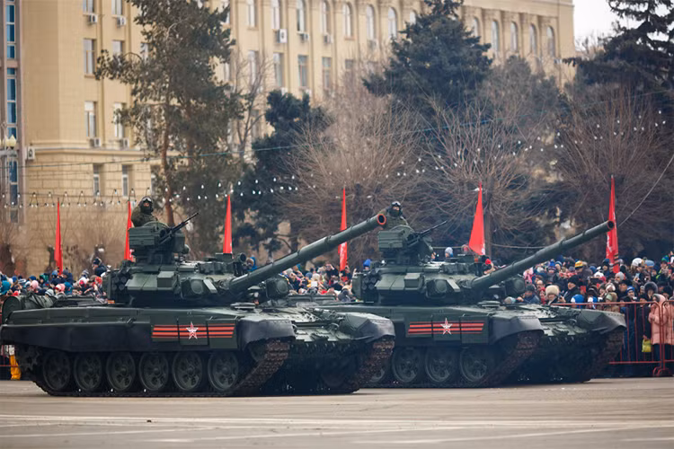 Và có cả xe tăng chiến đấu chủ lực T-90A. Nguồn ảnh: RIA.