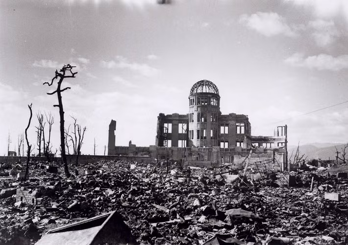 Thành phố Hiroshima bị phá hủy hoàn toàn sau đợt thả bom nguyên tử của Mỹ năm 1945.